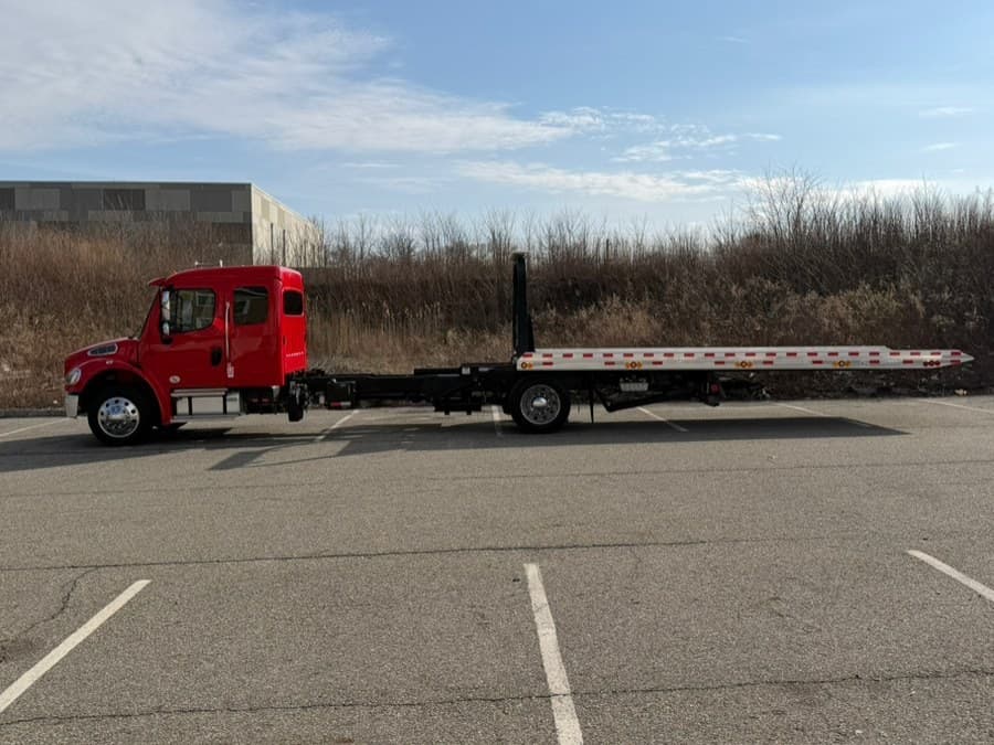 2023 Freightliner M2 106