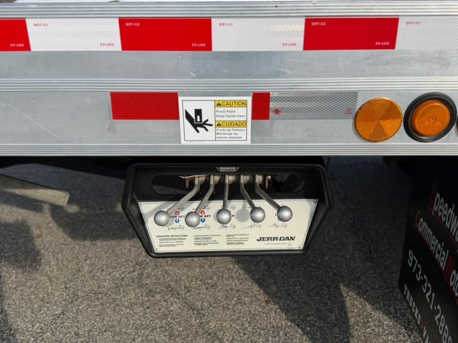 2023 Freightliner M2 106