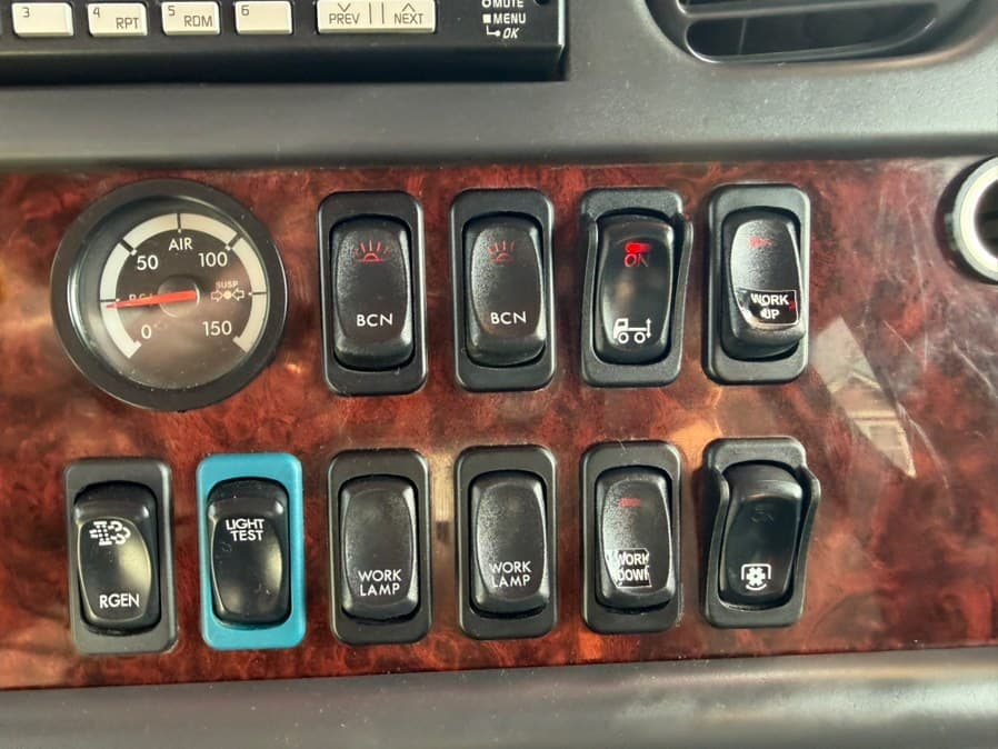 2023 Freightliner M2 106