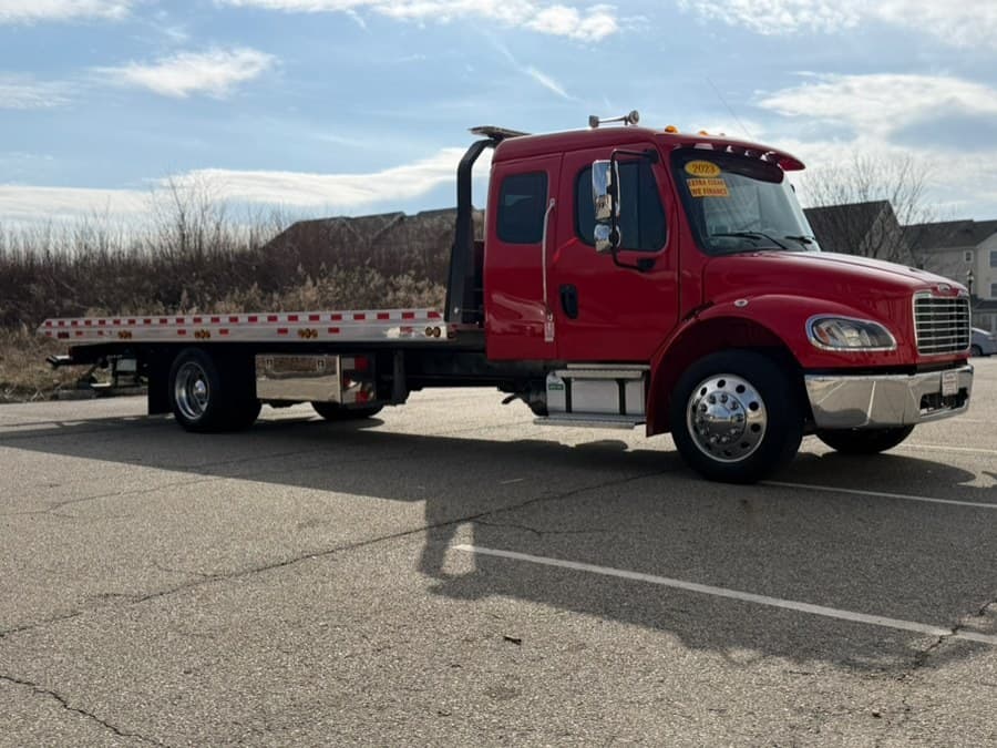 2023 Freightliner M2 106