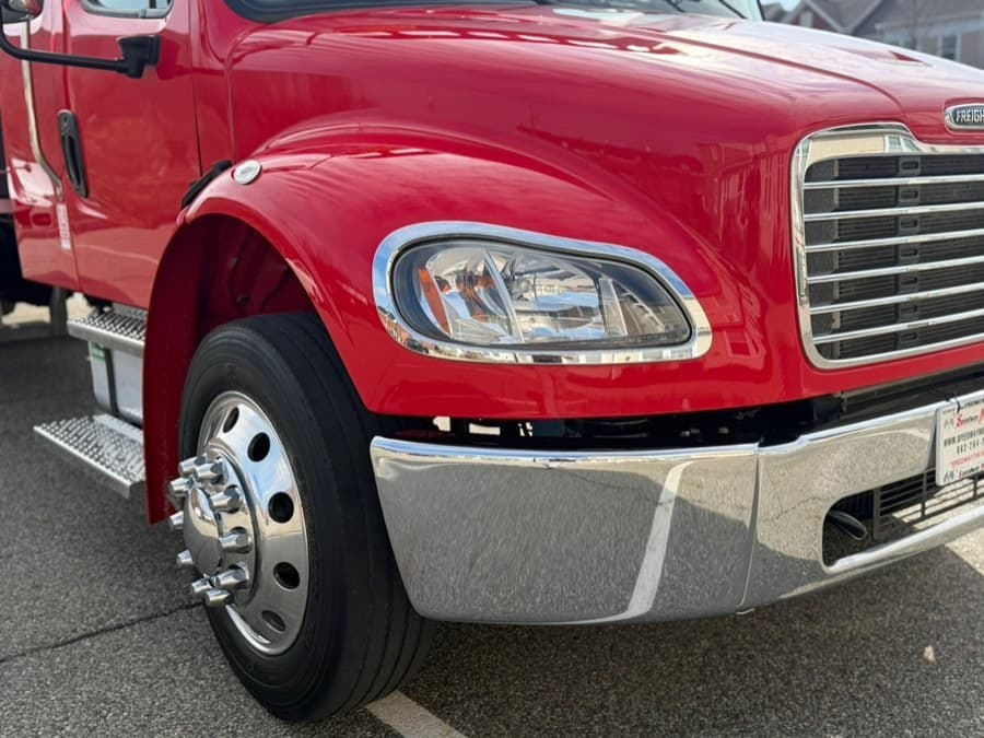 2023 Freightliner M2 106