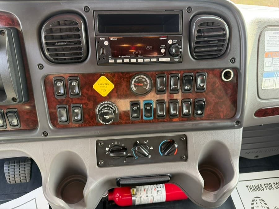 2023 Freightliner M2 106