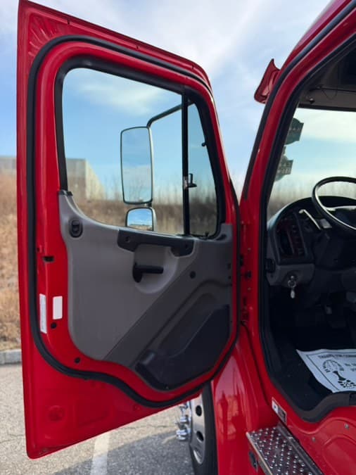 2023 Freightliner M2 106