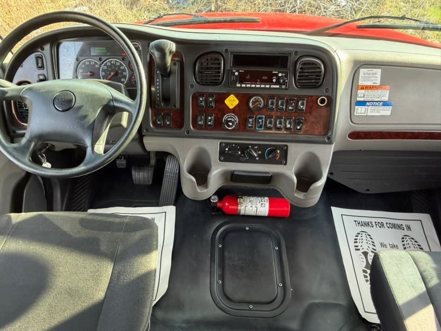 2023 Freightliner M2 106