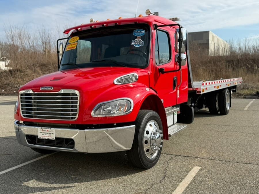 2023 Freightliner M2 106