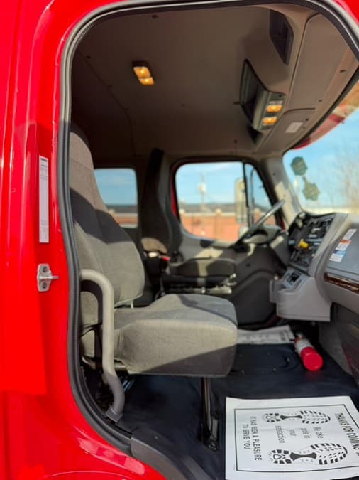 2023 Freightliner M2 106