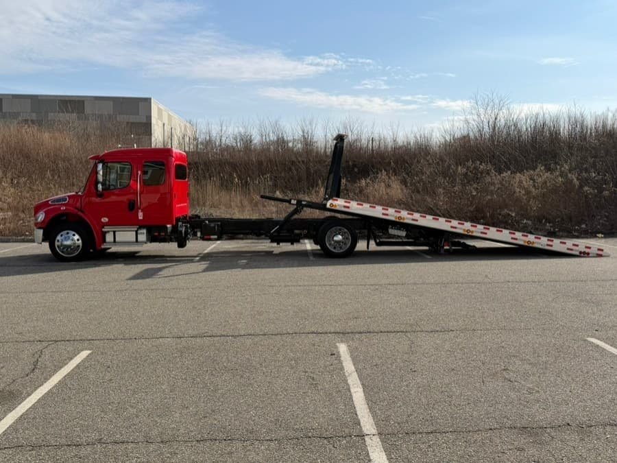2023 Freightliner M2 106
