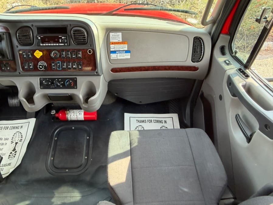2023 Freightliner M2 106