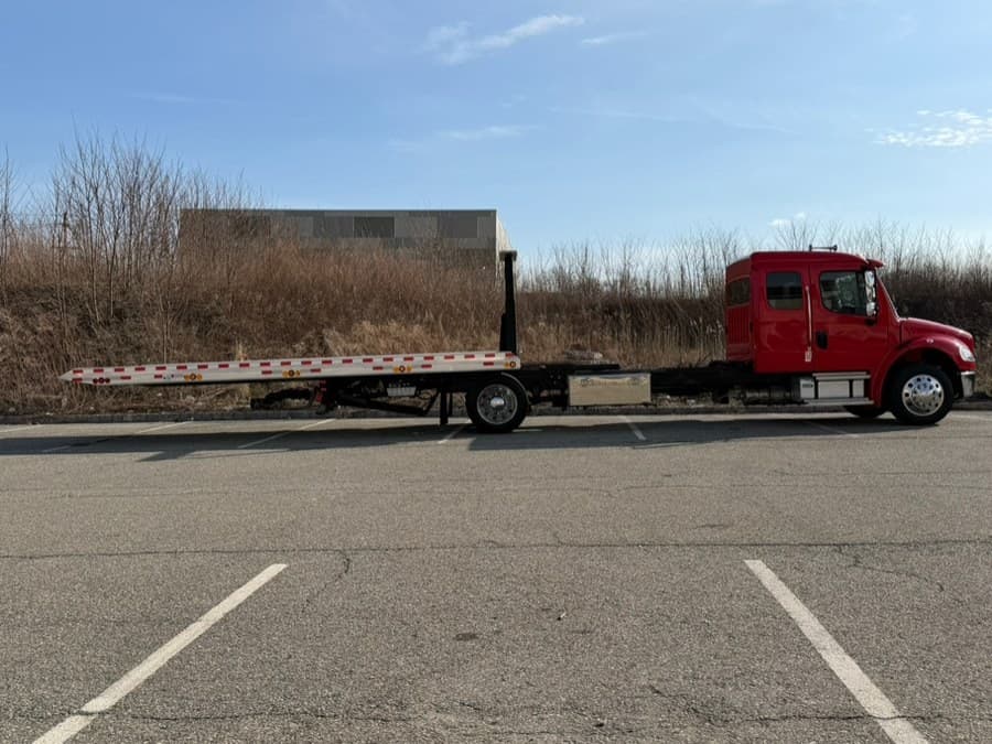 2023 Freightliner M2 106