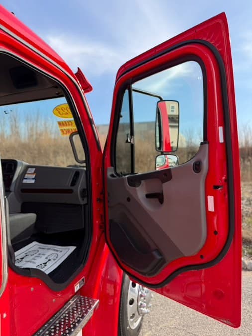 2023 Freightliner M2 106