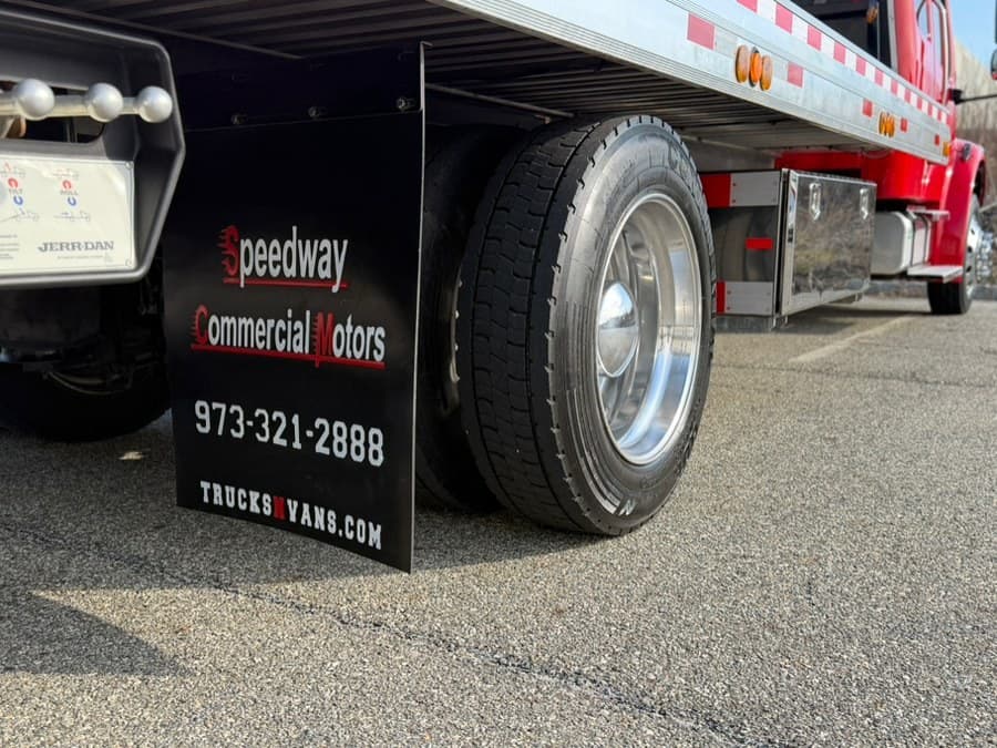 2023 Freightliner M2 106