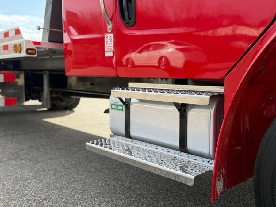2023 Freightliner M2 106