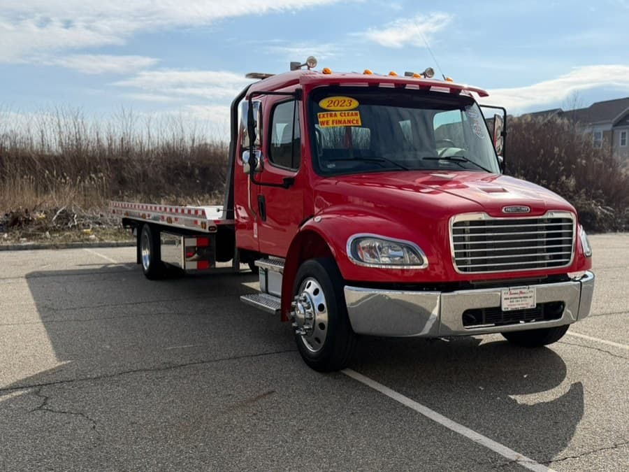 2023 Freightliner M2 106