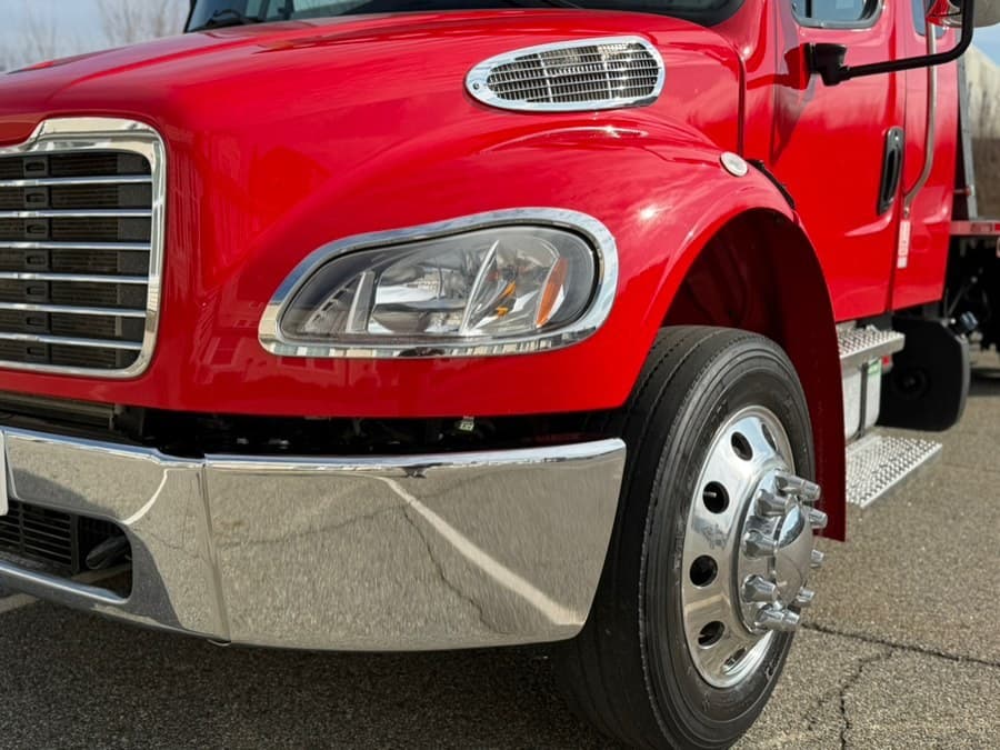 2023 Freightliner M2 106