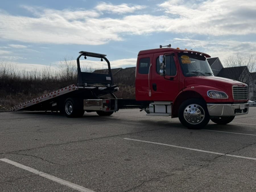 2023 Freightliner M2 106