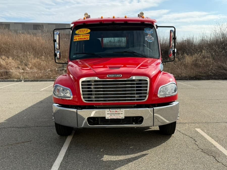 2023 Freightliner M2 106