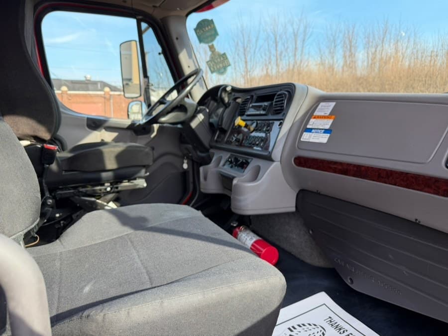 2023 Freightliner M2 106