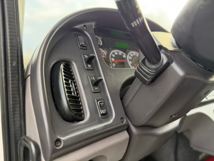 2020 Freightliner M2 106