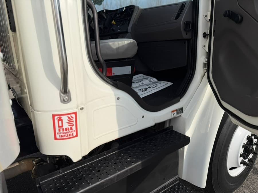 2020 Freightliner M2 106