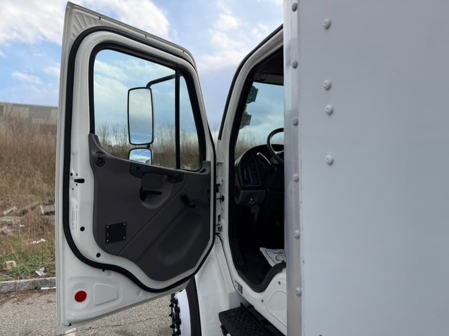 2020 Freightliner M2 106