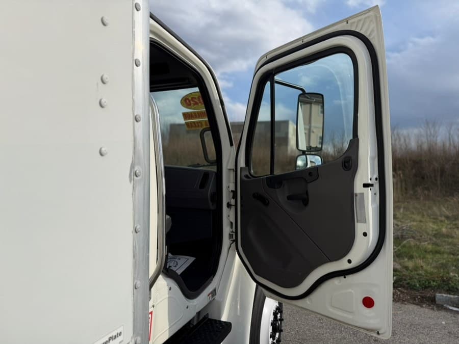 2020 Freightliner M2 106
