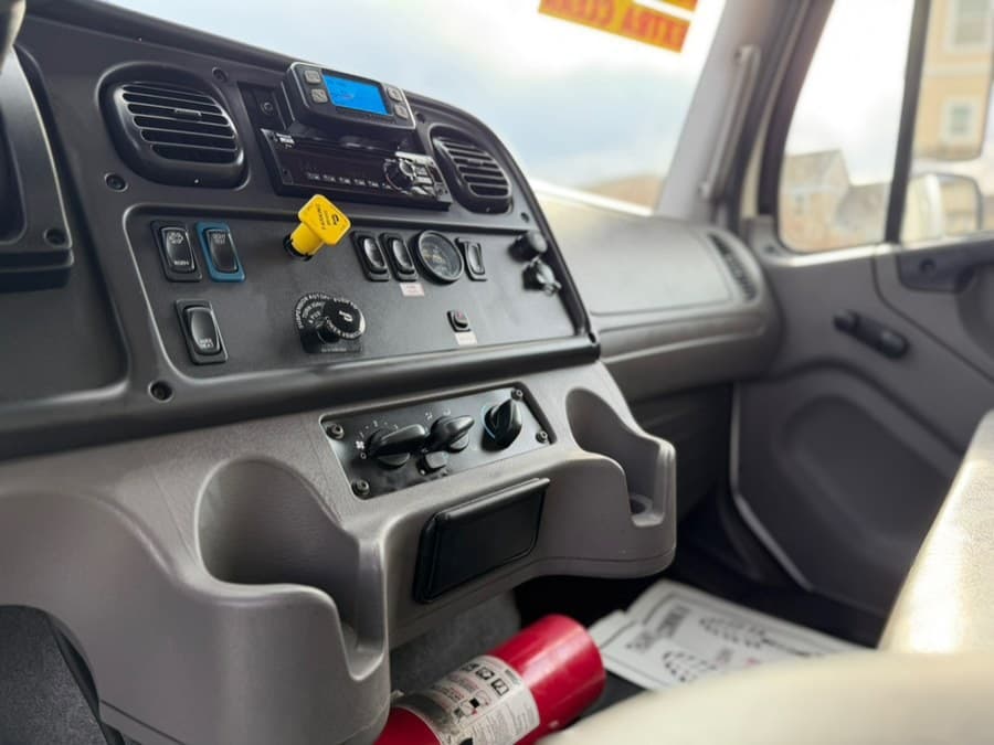 2020 Freightliner M2 106