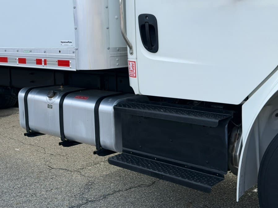 2020 Freightliner M2 106