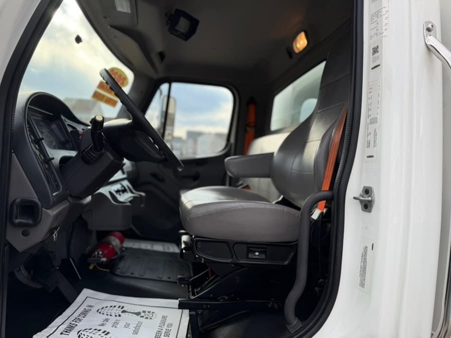 2020 Freightliner M2 106