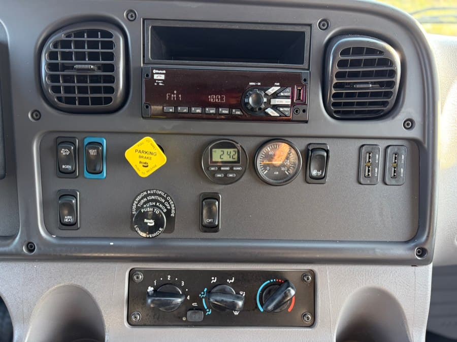2020 Freightliner M2 106