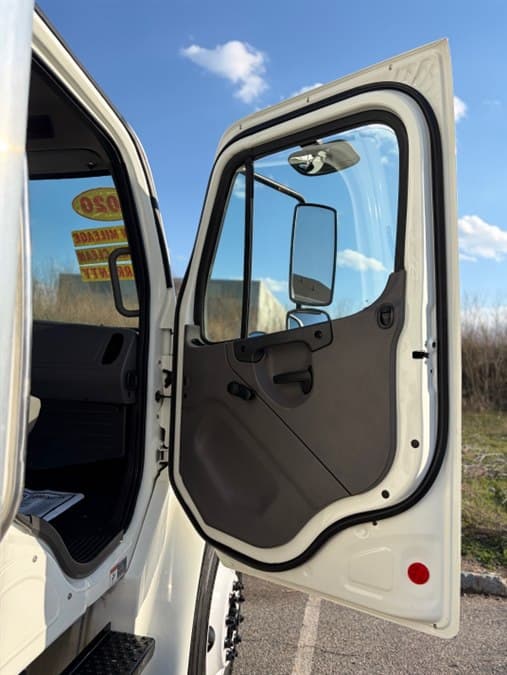 2020 Freightliner M2 106