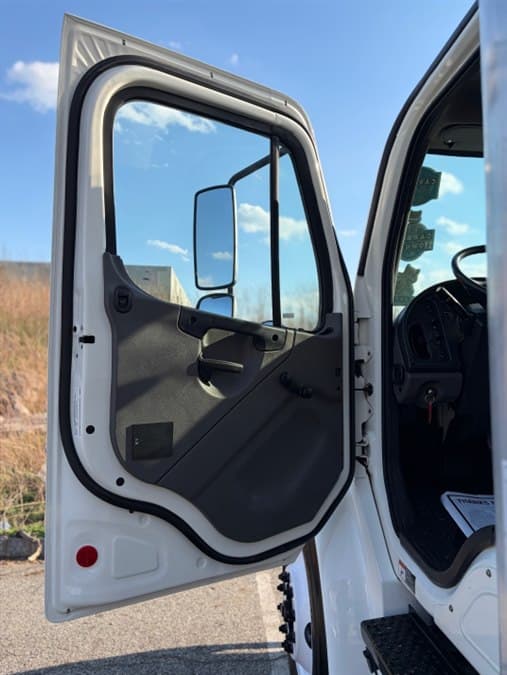 2020 Freightliner M2 106