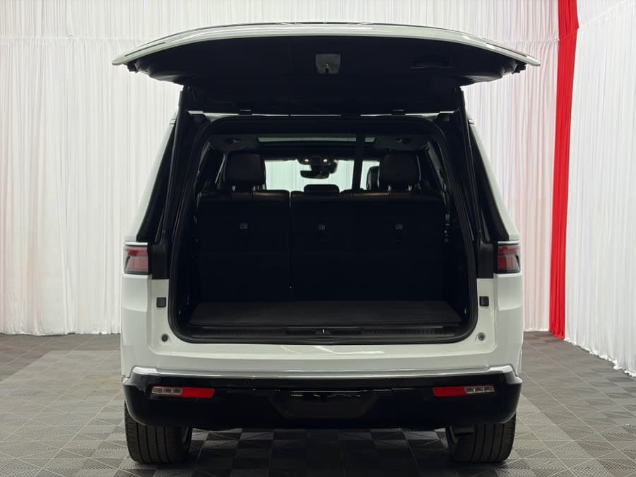 2023 Jeep Wagoneer