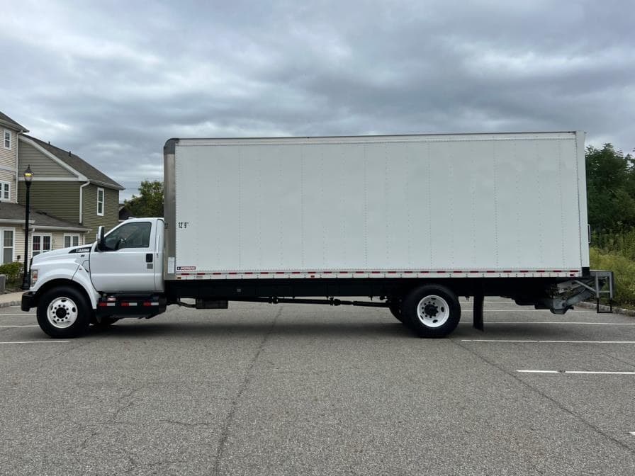 2019 Ford Super Duty F-750 Straight Frame Gas