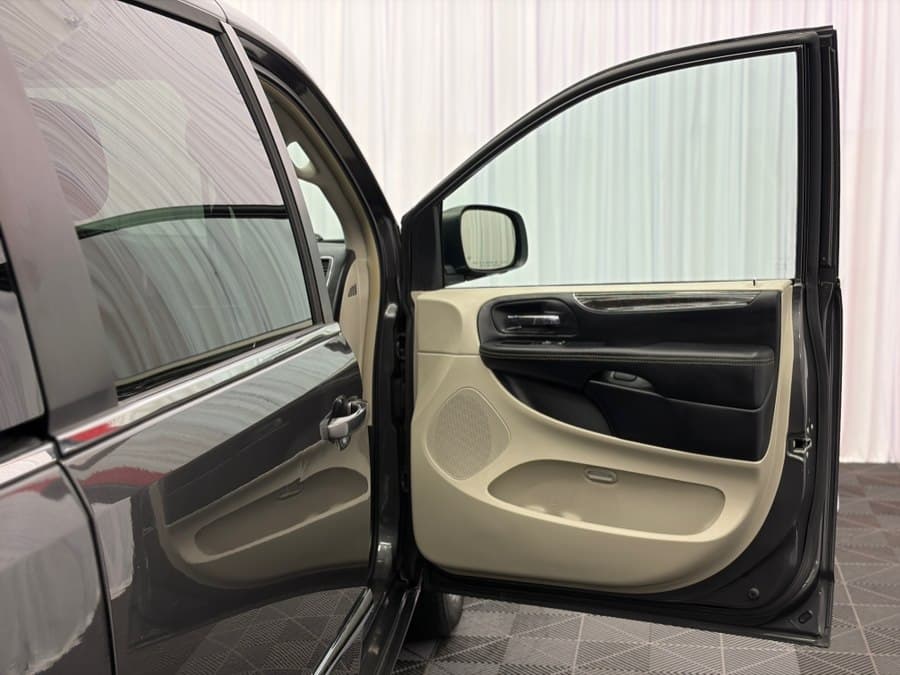 2016 Chrysler Town & Country