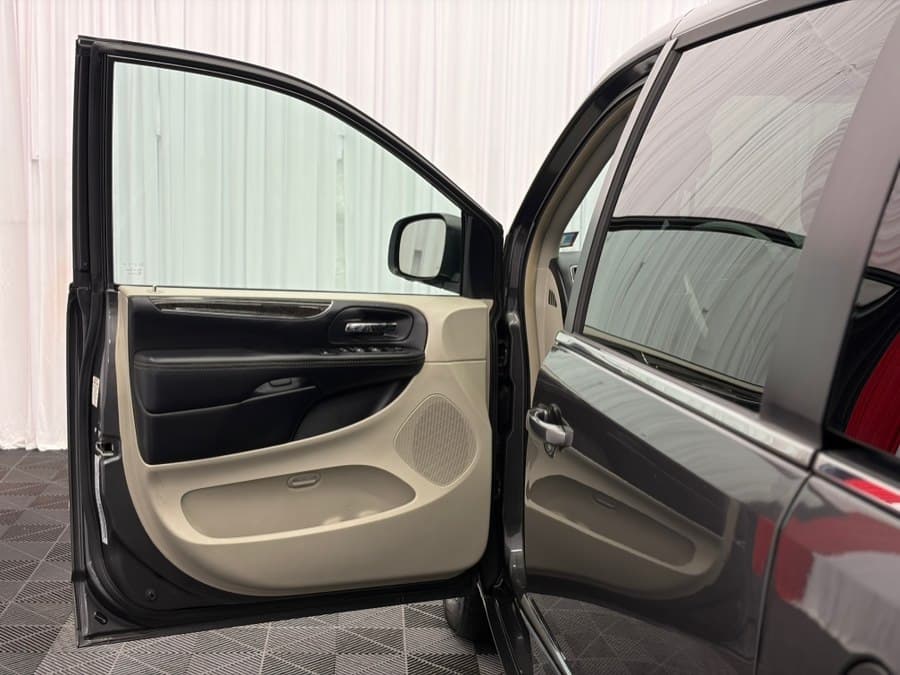 2016 Chrysler Town & Country