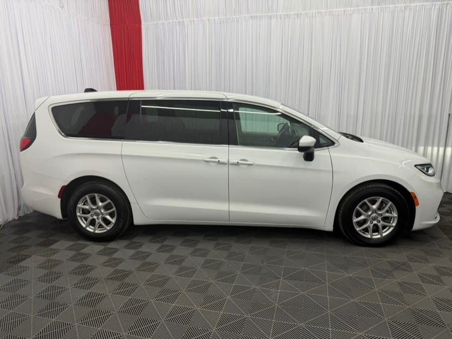 2023 Chrysler Pacifica