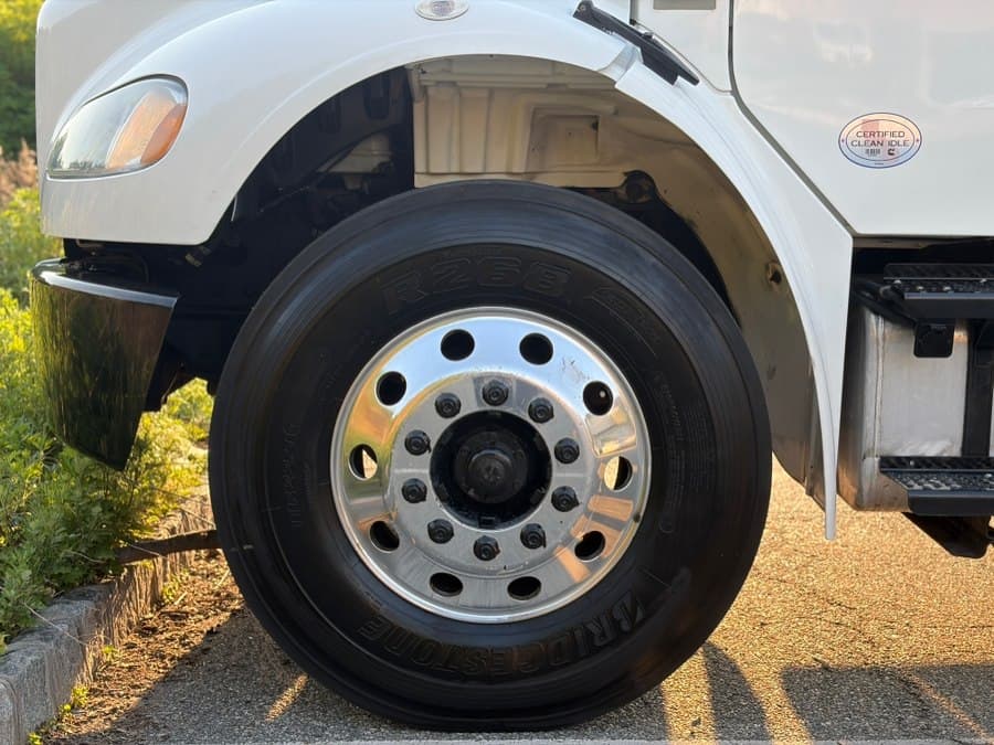 2018 Freightliner M2 106