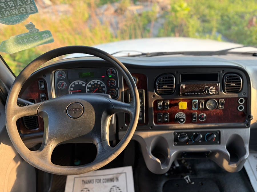 2018 Freightliner M2 106