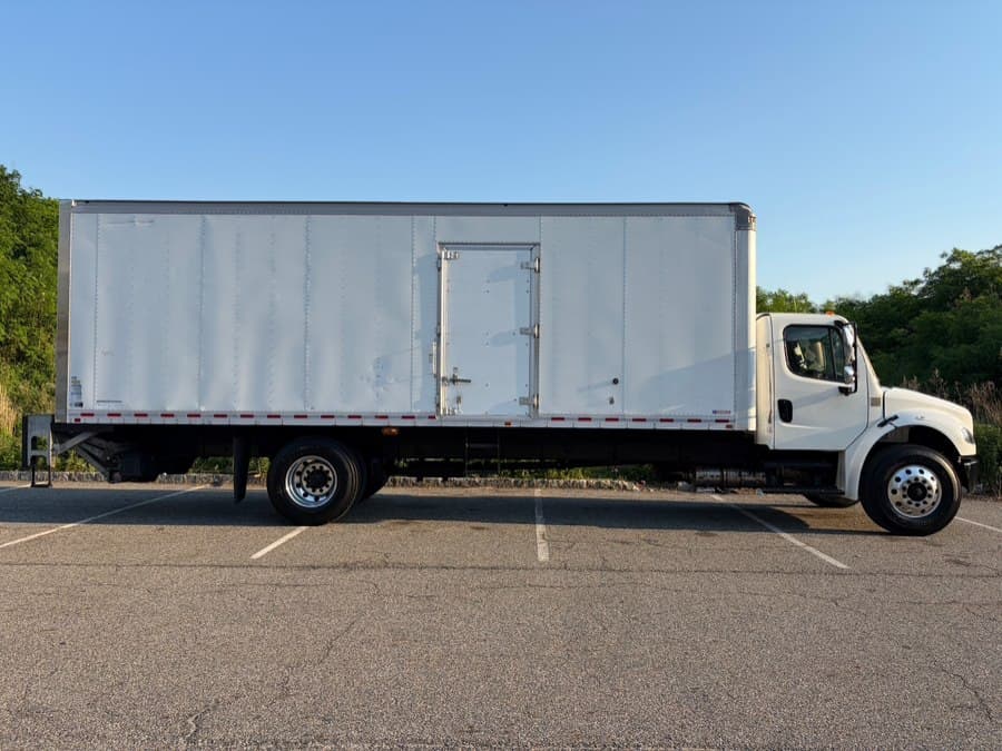2018 Freightliner M2 106