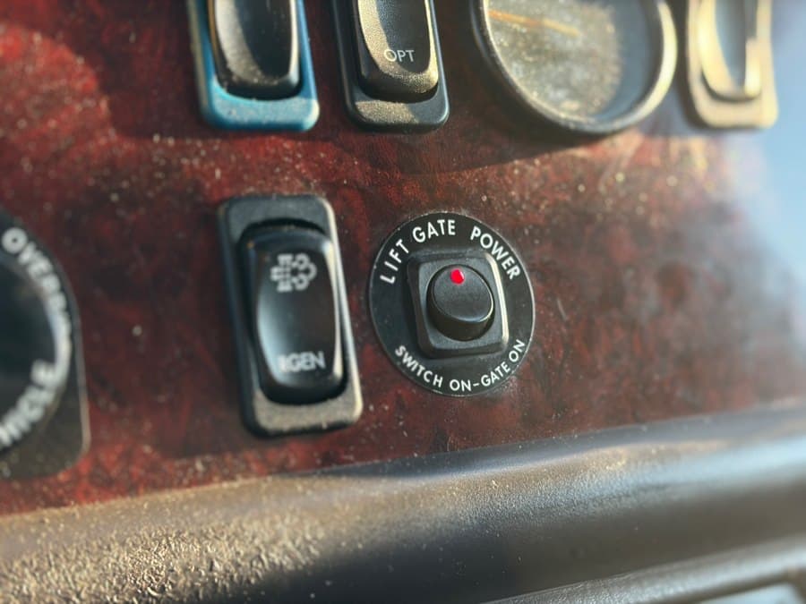 2018 Freightliner M2 106