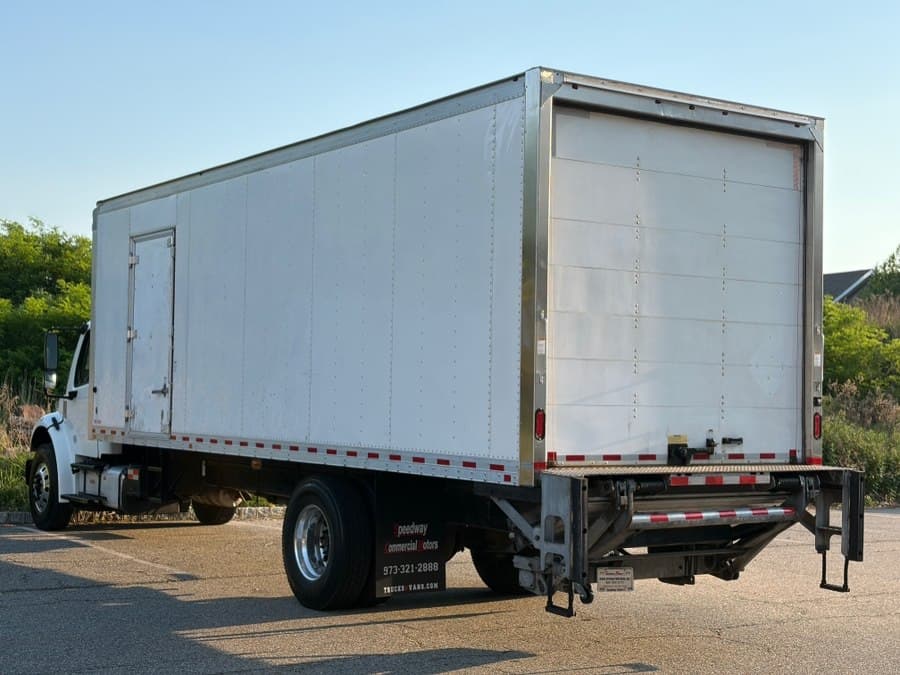 2018 Freightliner M2 106