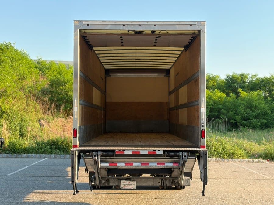 2018 Freightliner M2 106