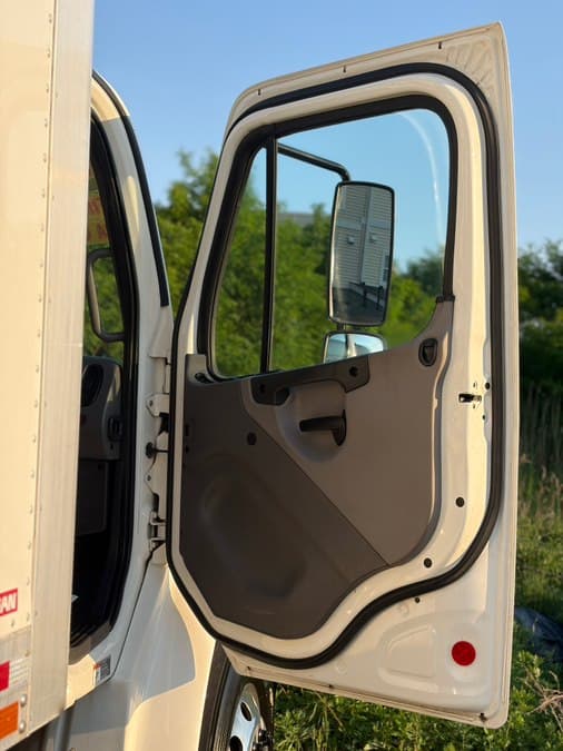 2018 Freightliner M2 106