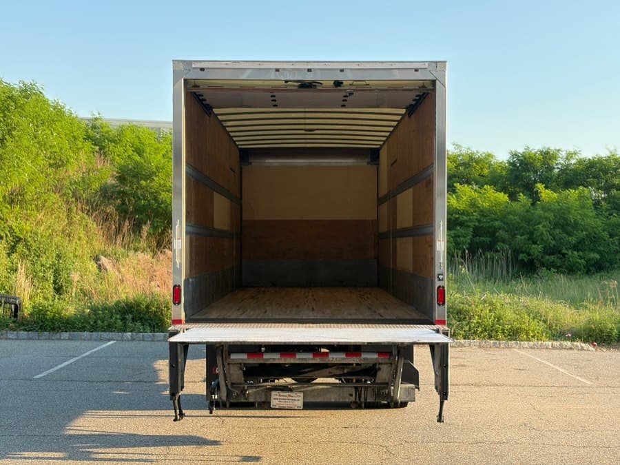 2018 Freightliner M2 106