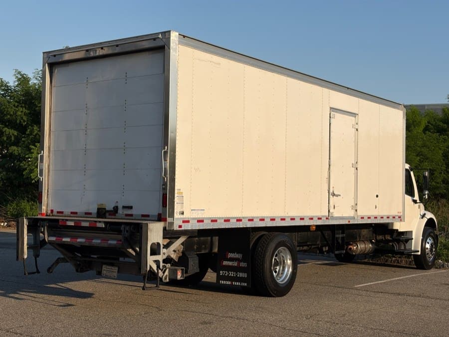 2018 Freightliner M2 106