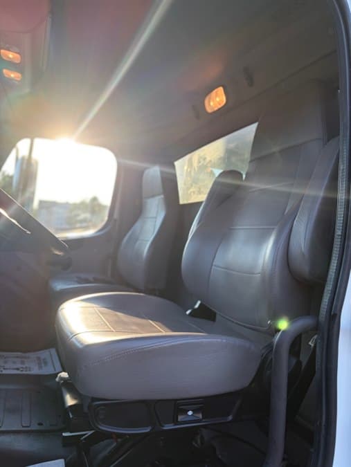 2018 Freightliner M2 106