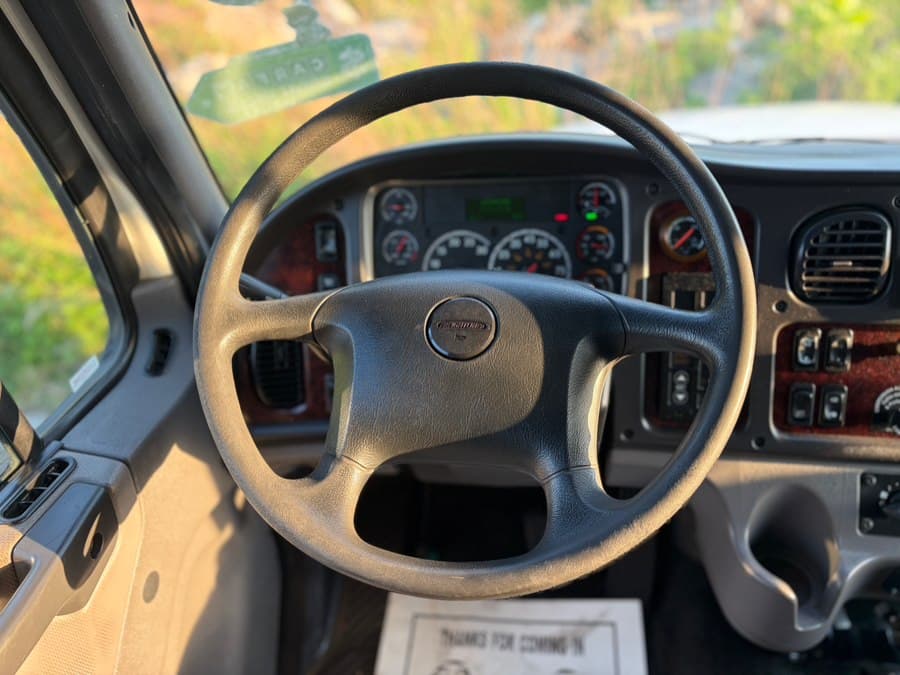 2018 Freightliner M2 106