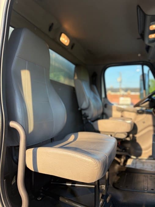 2018 Freightliner M2 106
