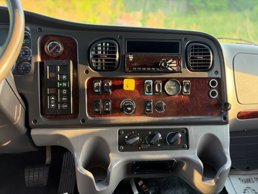 2018 Freightliner M2 106