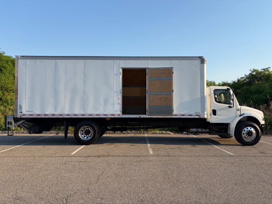 2018 Freightliner M2 106